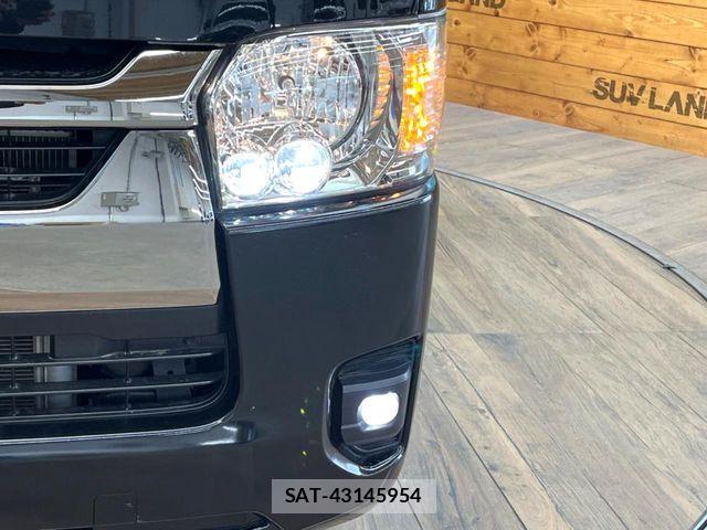 Toyota HIACE VAN 2023-07 5881196-11