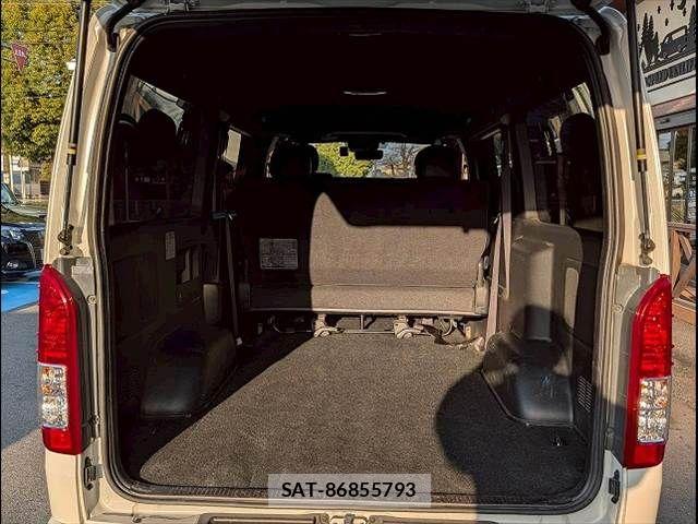 Toyota HIACE VAN 2020-08 6021469-12