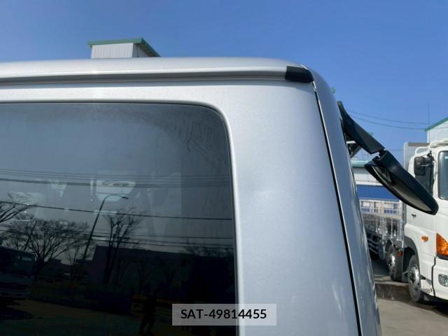 Toyota HIACE VAN 2023-02 6021450-17