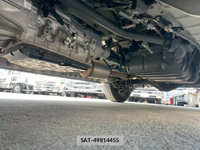 Toyota HIACE VAN 2023-02 6021450-23