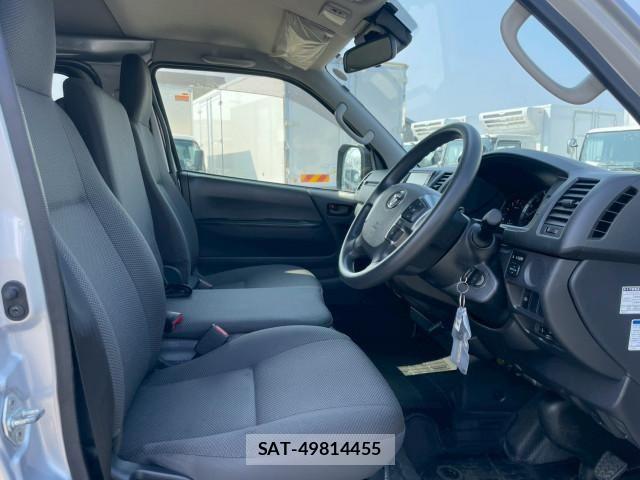 Toyota HIACE VAN 2023-02 6021450-24