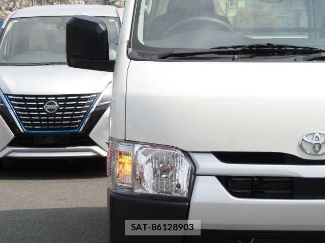 Toyota HIACE VAN 2026-02 6021466-23