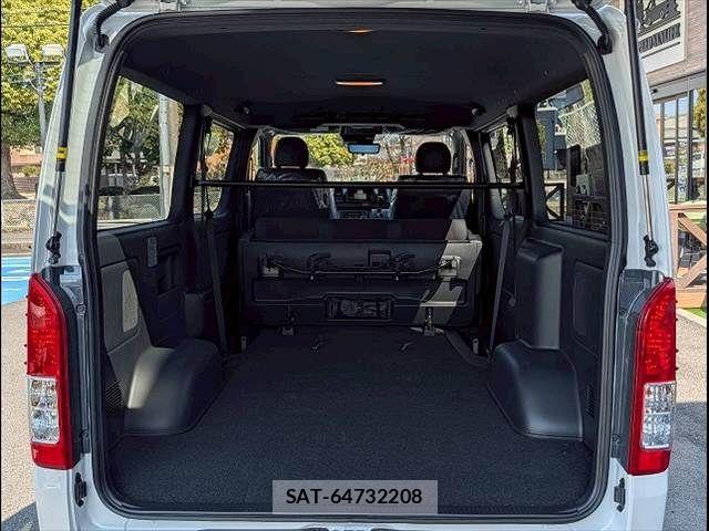 Toyota HIACE VAN 2026-02 6220562-12
