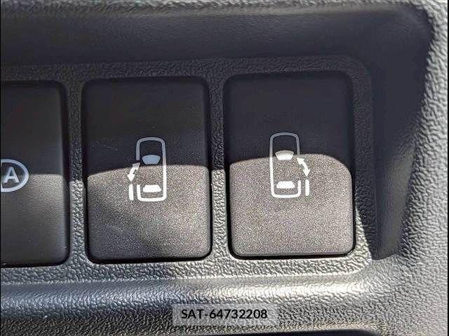 Toyota HIACE VAN 2026-02 6220562-6