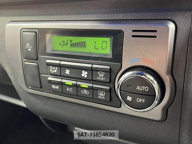 Toyota HIACE VAN 2018-11 6220603-11