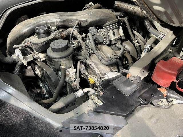 Toyota HIACE VAN 2018-11 6220603-13