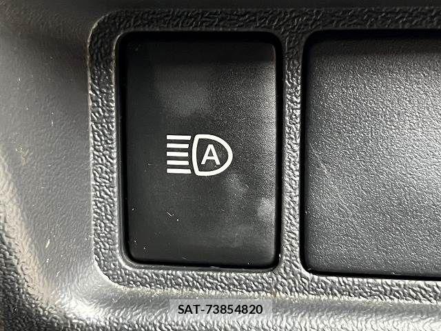 Toyota HIACE VAN 2018-11 6220603-14