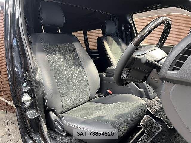 Toyota HIACE VAN 2018-11 6220603-7