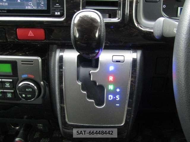 Toyota HIACE VAN 2020-07 6220605-16