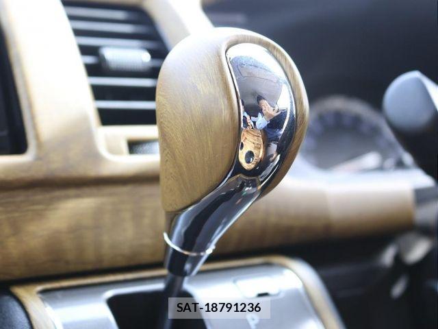 Toyota HIACE VAN 2015-01 6220556-17