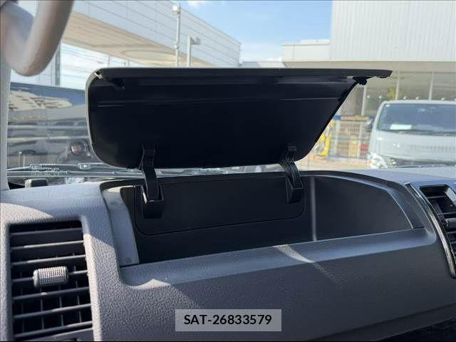Toyota HIACE VAN 2015-08 6504269-18
