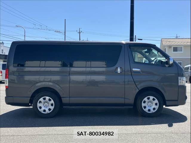 Toyota HIACE VAN 2017-12 6504257-12