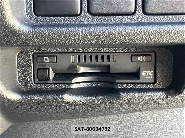 Toyota HIACE VAN 2017-12 6504257-17