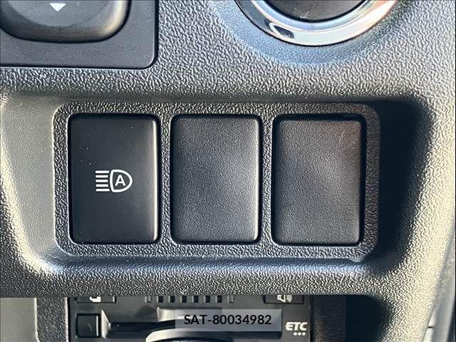 Toyota HIACE VAN 2017-12 6504257-18