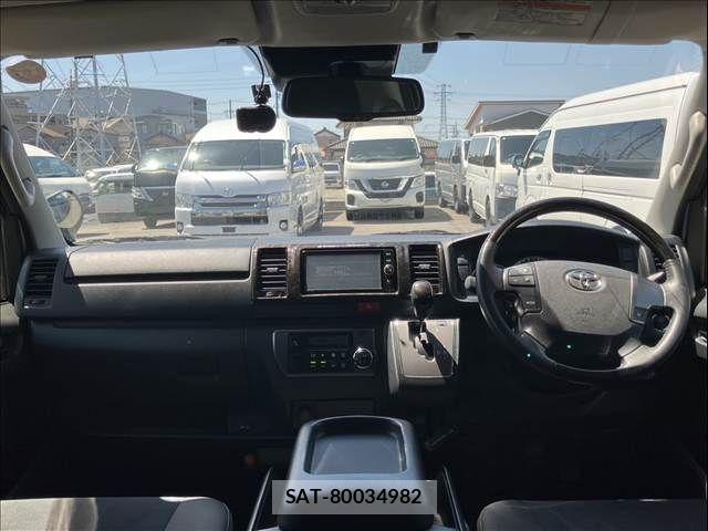 Toyota HIACE VAN 2017-12 6504257-3