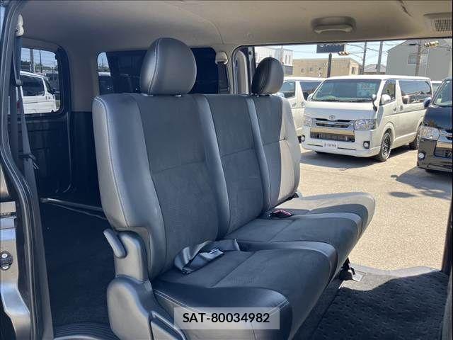 Toyota HIACE VAN 2017-12 6504257-7