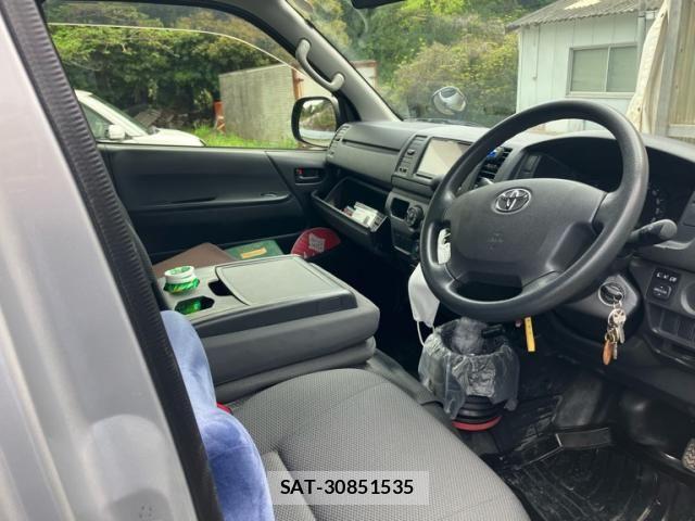 Toyota HIACE VAN 2017-04 6504274-10