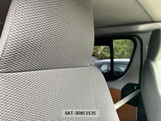Toyota HIACE VAN 2017-04 6504274-11