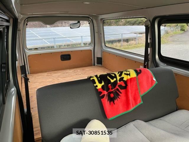Toyota HIACE VAN 2017-04 6504274-13