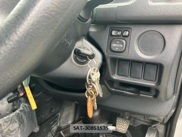 Toyota HIACE VAN 2017-04 6504274-15