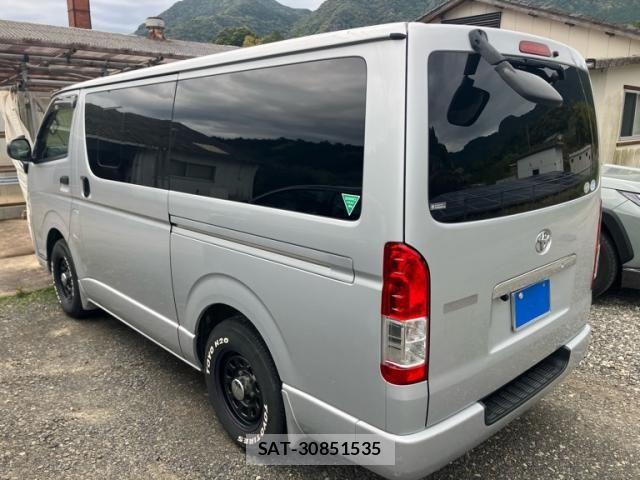 Toyota HIACE VAN 2017-04 6504274-2
