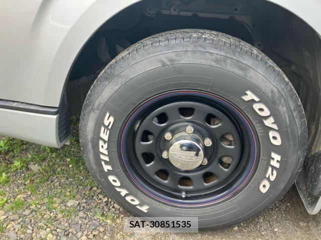 Toyota HIACE VAN 2017-04 6504274-5
