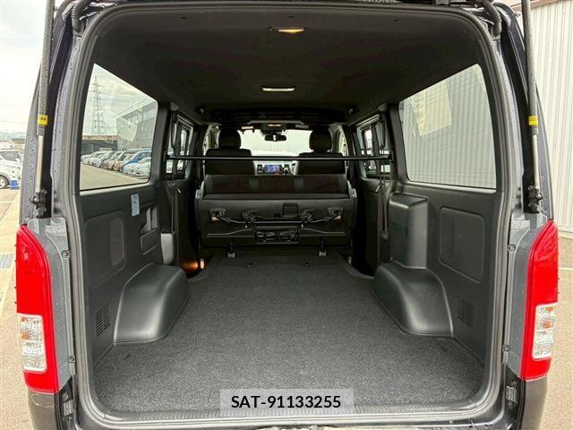 Toyota HIACE VAN 2023-06 6504252-17