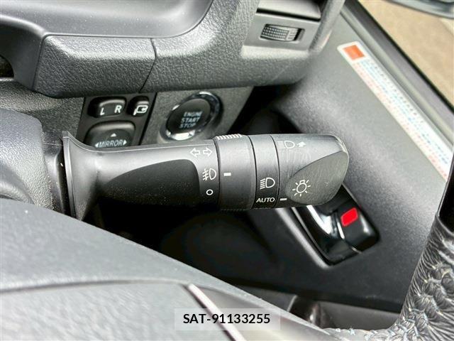 Toyota HIACE VAN 2023-06 6504252-22