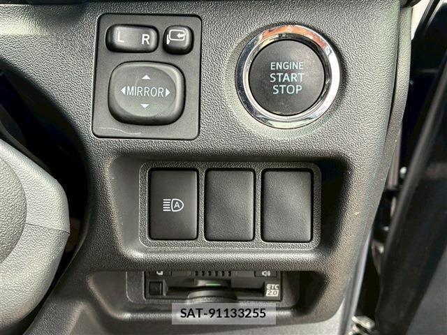 Toyota HIACE VAN 2023-06 6504252-27