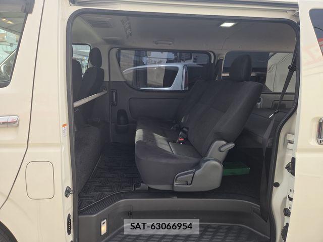 Toyota HIACE VAN 2019-03 6504270-14