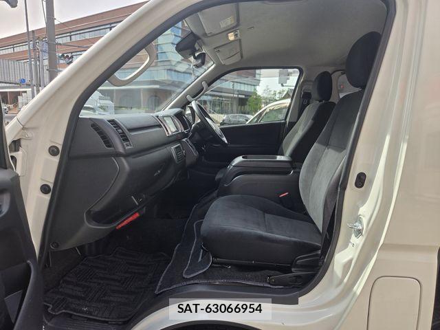 Toyota HIACE VAN 2019-03 6504270-15
