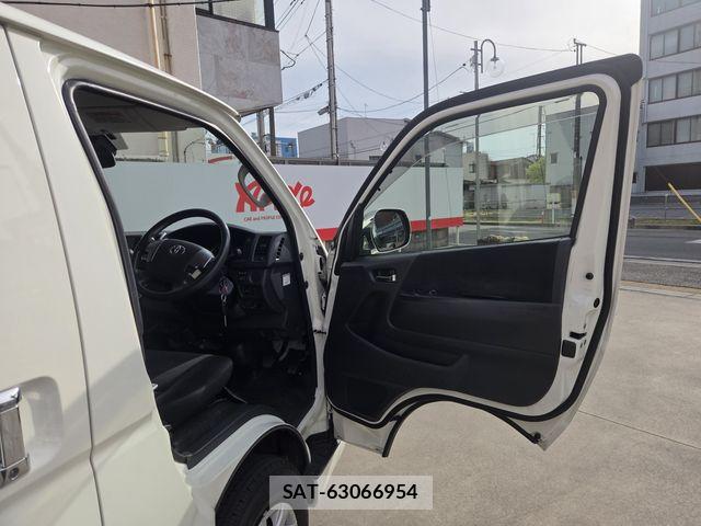 Toyota HIACE VAN 2019-03 6504270-3