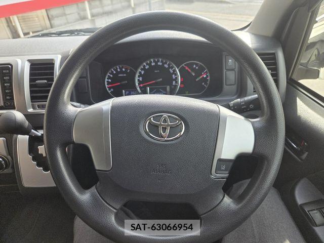 Toyota HIACE VAN 2019-03 6504270-7