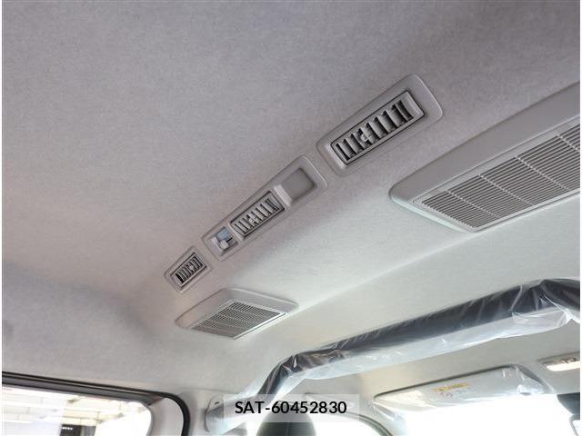 Toyota HIACE VAN 2026-02 6527822-28