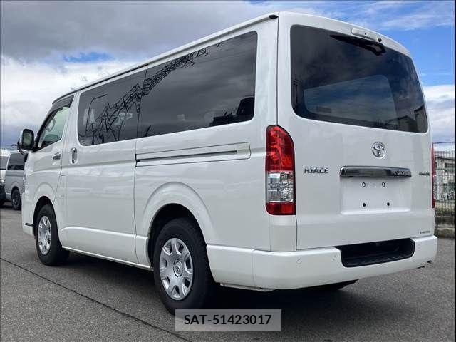 Toyota HIACE VAN 2022-12 6615295-15