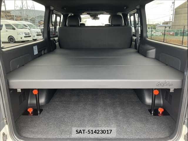 Toyota HIACE VAN 2022-12 6615295-19