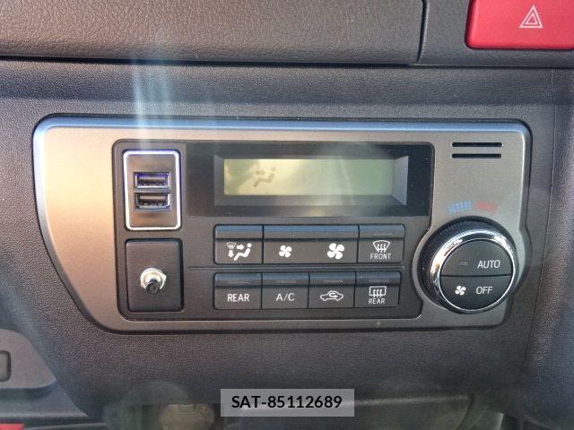 Toyota HIACE VAN 2021-02 6615301-17