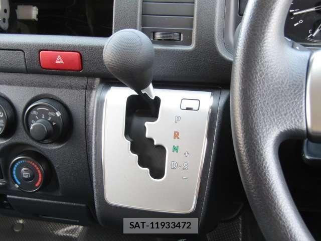 Toyota HIACE VAN 2025-03 6615296-10