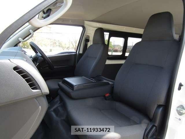 Toyota HIACE VAN 2025-03 6615296-4