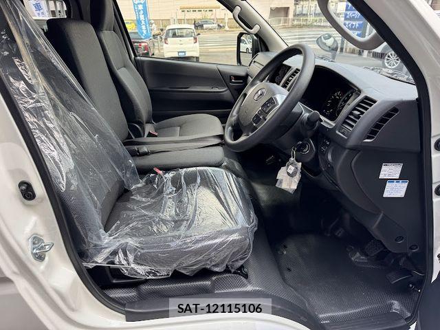 Toyota HIACE VAN 2026-03 6678517-9