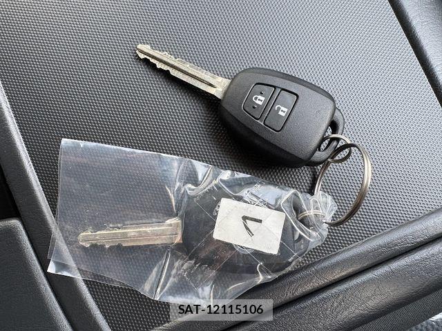 Toyota HIACE VAN 2026-03 6678517-21
