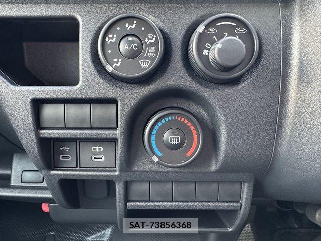 Toyota HIACE VAN 2026-03 6678516-24