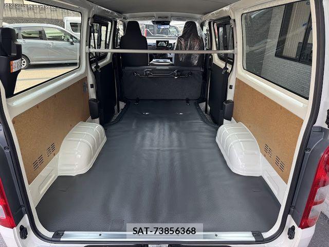 Toyota HIACE VAN 2026-03 6678516-28