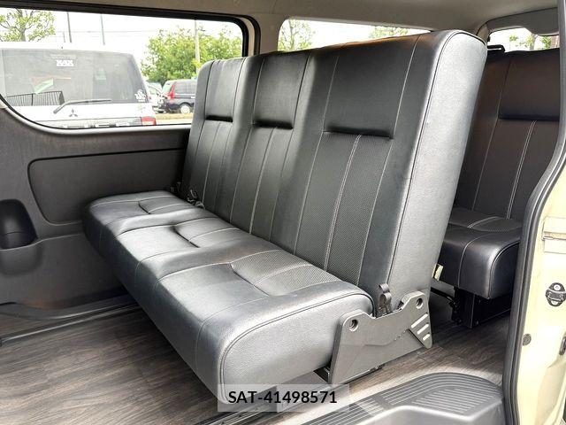 Toyota HIACE VAN 2018-04 6684054-10
