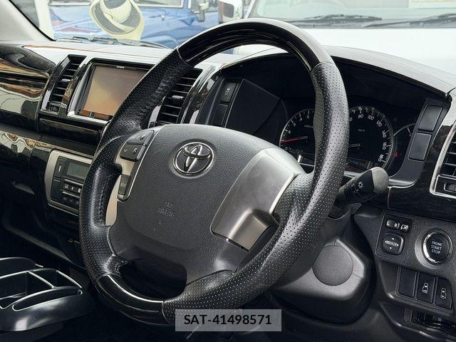 Toyota HIACE VAN 2018-04 6684054-11