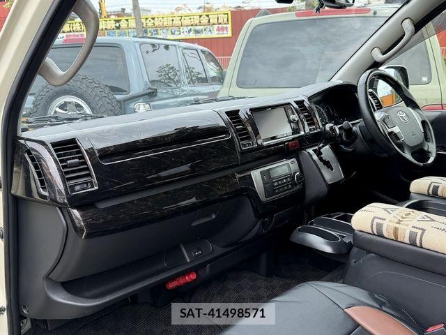 Toyota HIACE VAN 2018-04 6684054-12
