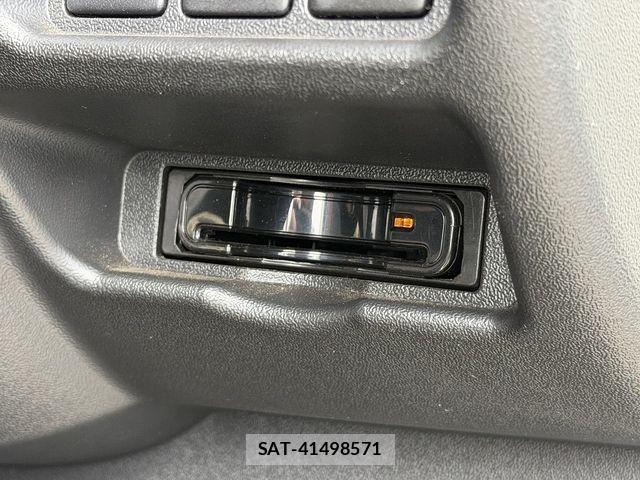 Toyota HIACE VAN 2018-04 6684054-13