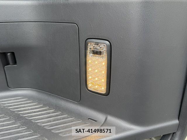 Toyota HIACE VAN 2018-04 6684054-15