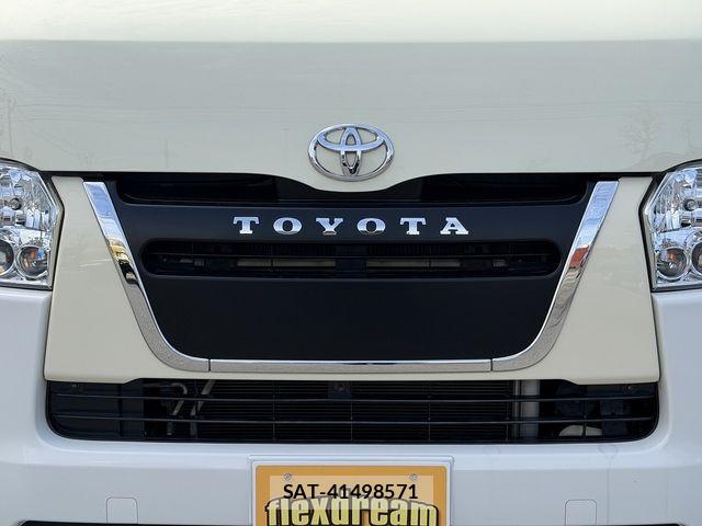 Toyota HIACE VAN 2018-04 6684054-3