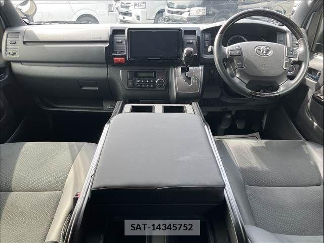 Toyota HIACE VAN 2024-05 6682925-3